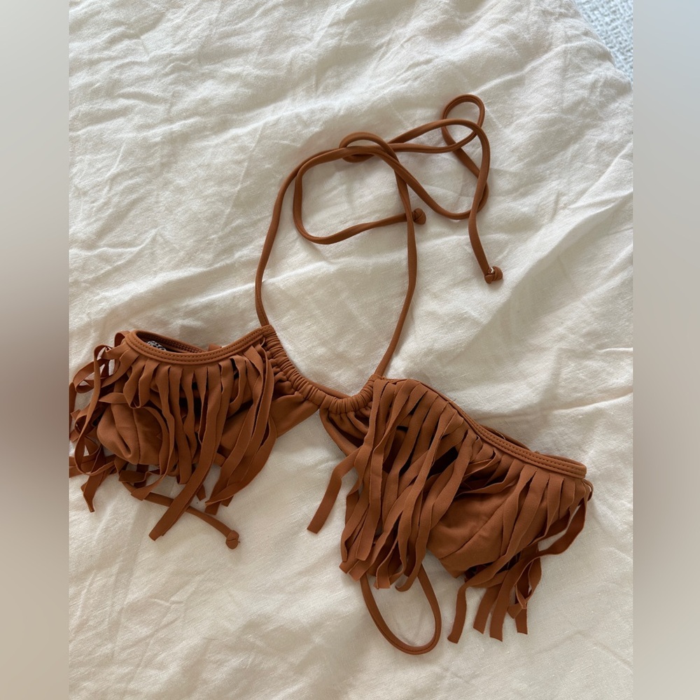 Acacia swim top like new
